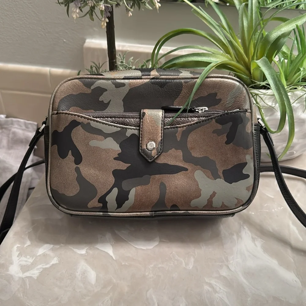 GILI Got It Love It Camo Leather Crossbody Purse - Picture 2 of 6